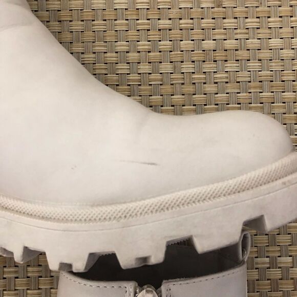 DV Dolce Vita OFF-WHITE Women's Nicola Lug-Sole Ankle Boots Size 8.5 - Picture 8 of 9